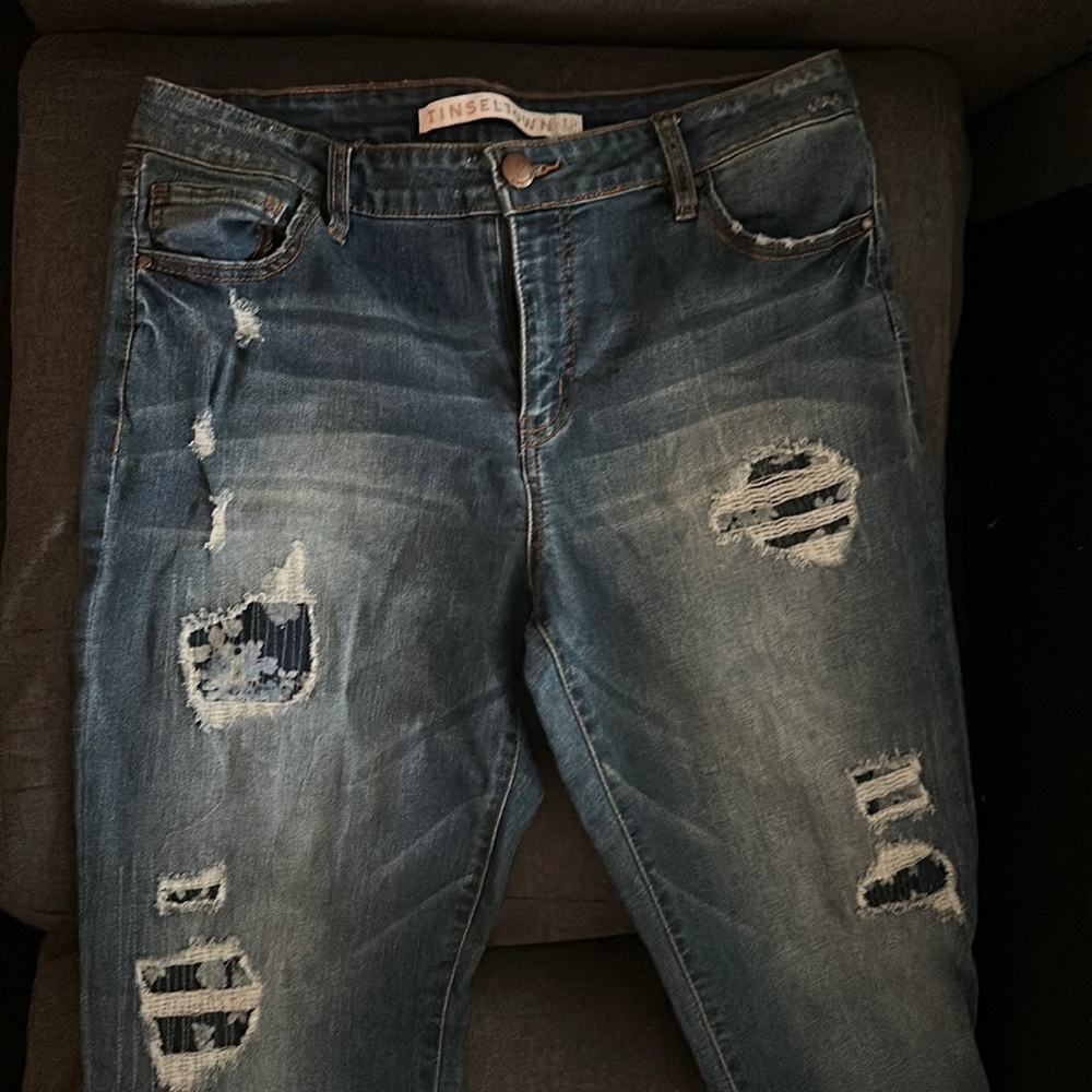 Rip pattern jeans